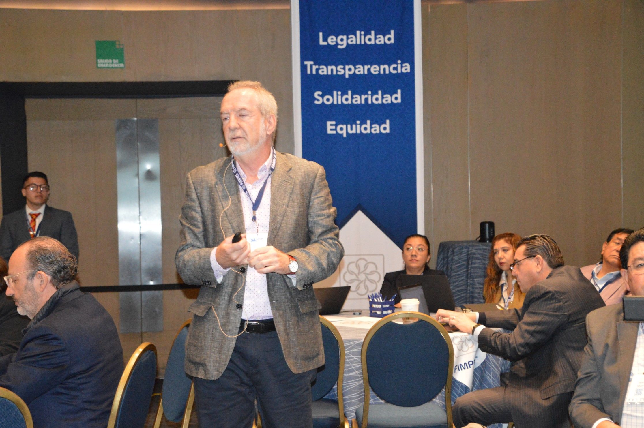 Xavier Aragay, Presidente de Reimagine Education, y consultor internacional durante su conferencia Reimaginar la Educación Superior: Modelos Educativos y Transformación Digital.